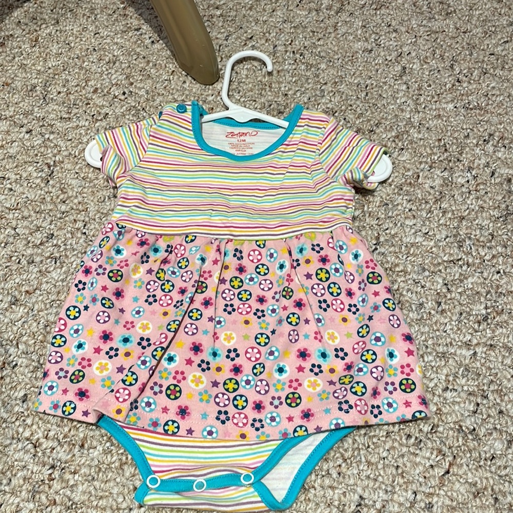 EUC zutano onesie. 12 mo.